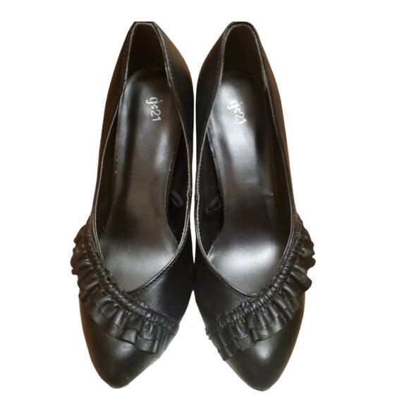 Black 4" Heels With Ruffle Design Size 7 - Picture 1 of 5